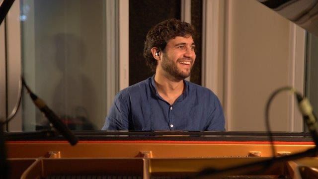 Diario crítico – El polifacético pianista Gabriel Peso nos lleva a la mejor ‘Travesía’ musical.
